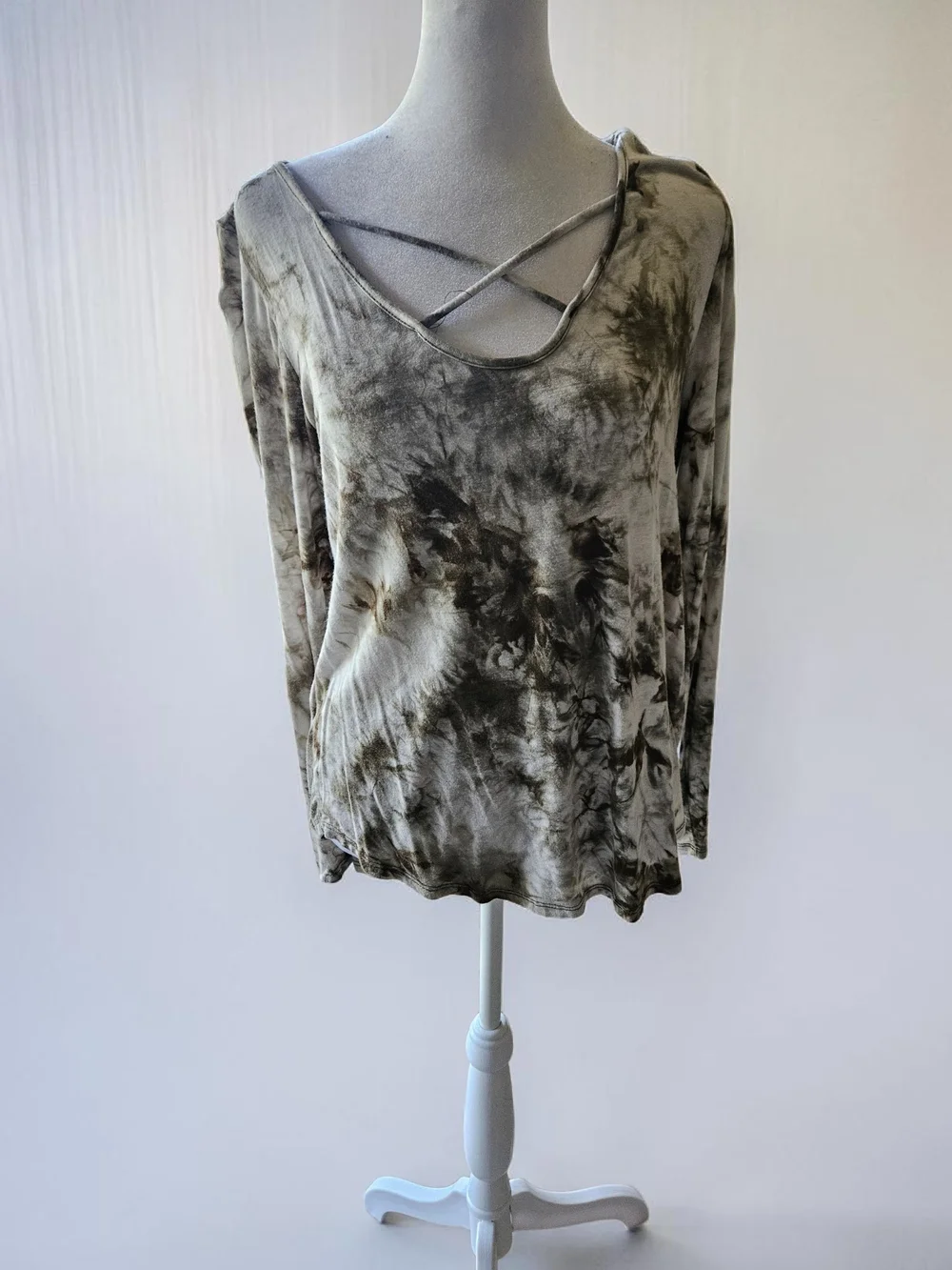 Ginger G Green tye dye long sleeve criss cross top Size Medium - Picture 2 of 5